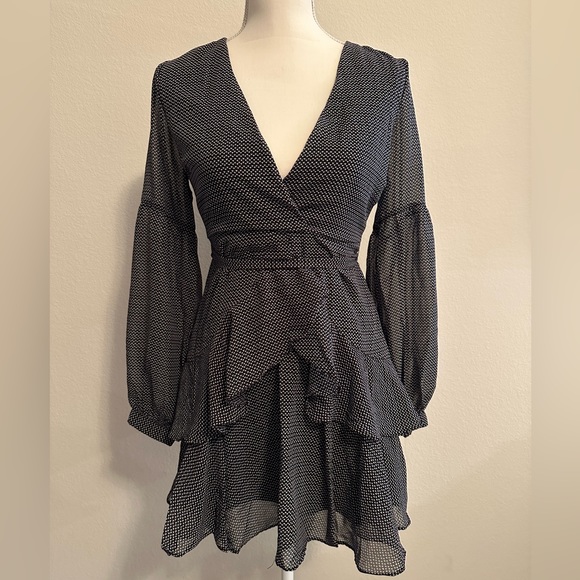 Dresses & Skirts - NWOT BRAND NEW Black & White Flowy Dress Tiered with Puff Sleeves Size Small